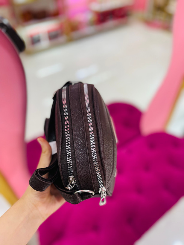 کیف زنانه دوشی – مدل چندجیب کاربردی (کد ۱۶)