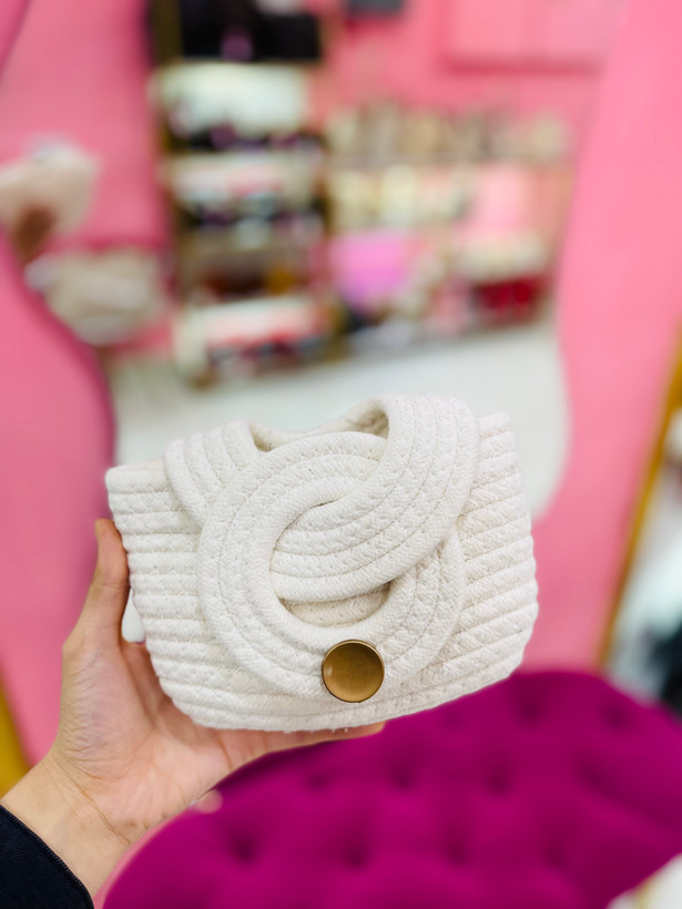 بگ زنانه حصیری – مدل گرد دستساز (کد ۱۳۶)
