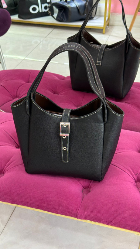 کیف زنانه چرمی مشکی دستهدار کلاسیک – کد 390