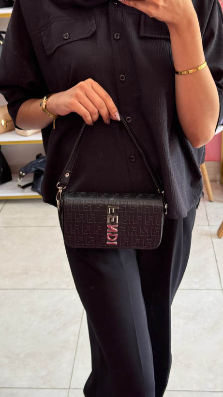 کیف زنانه چرمی مشکی FENDI با لوگوی برجسته – کد 271
