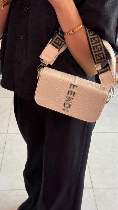 کیف زنانه چرمی مشکی FENDI با لوگوی برجسته – کد 271