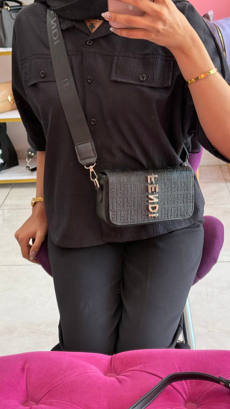 کیف زنانه چرمی مشکی FENDI با لوگوی برجسته – کد 271