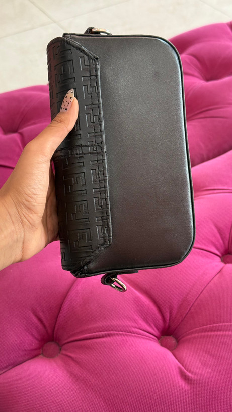 کیف زنانه چرمی مشکی FENDI با لوگوی برجسته – کد 271