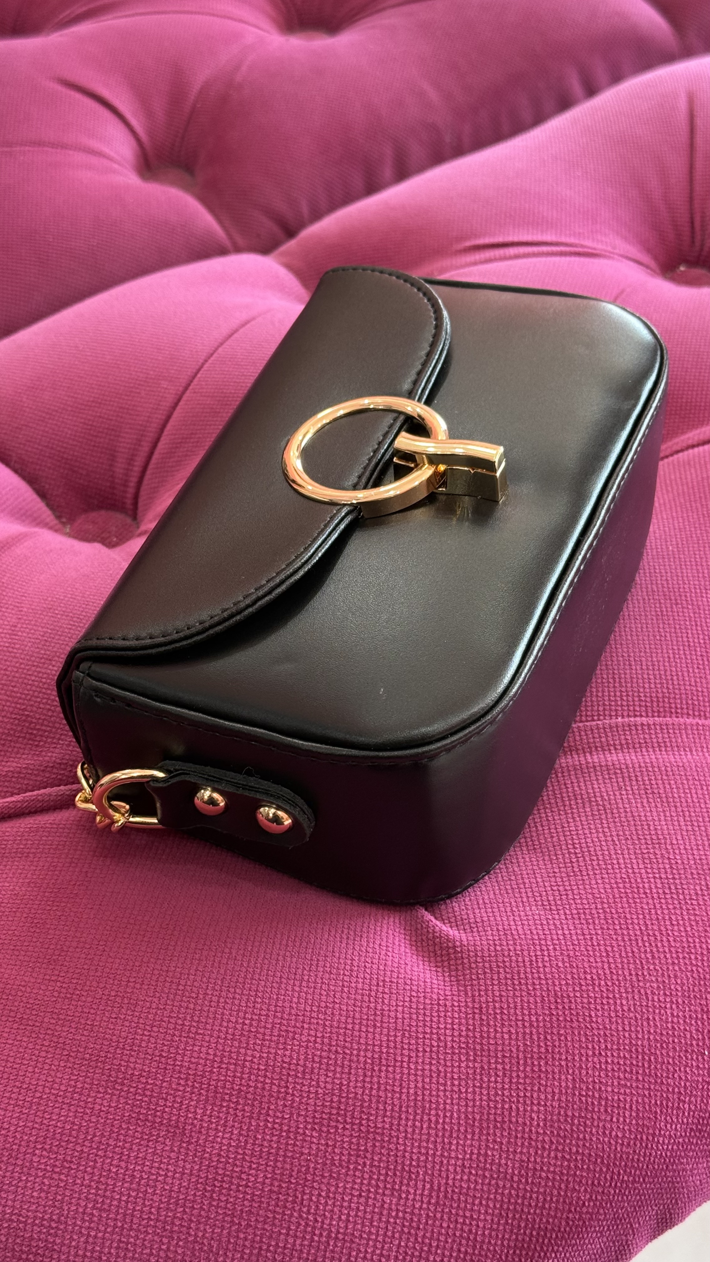 کیف زنانه چرمی مشکی کوچک با قفل طلایی – کد 227
