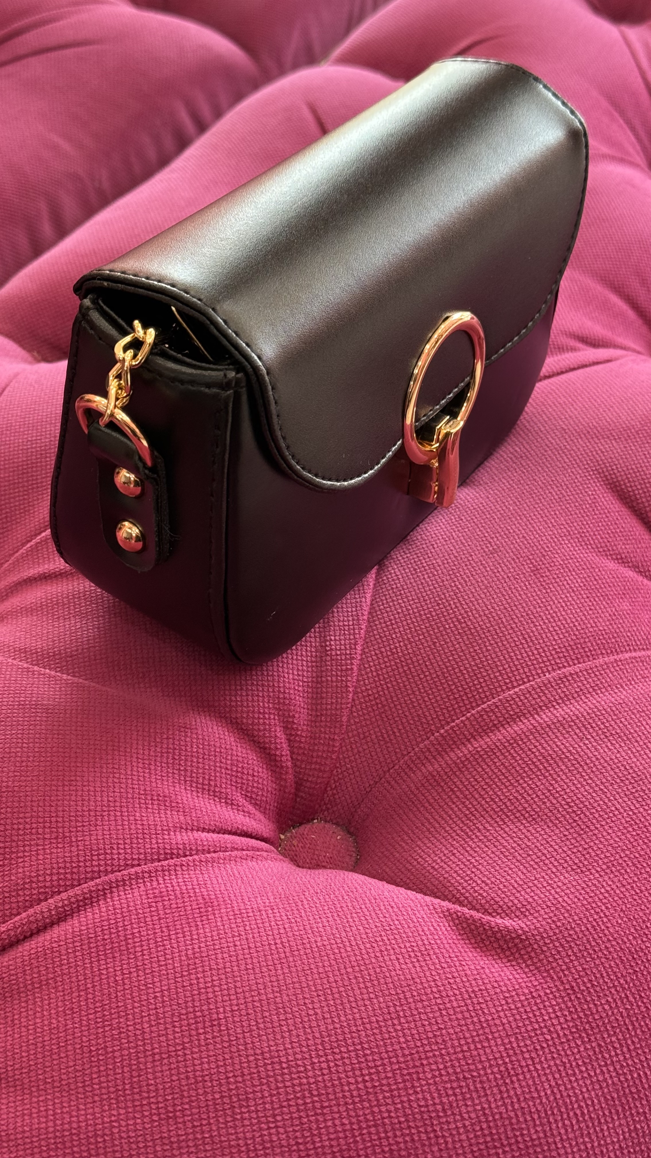 کیف زنانه چرمی مشکی کوچک با قفل طلایی – کد 227