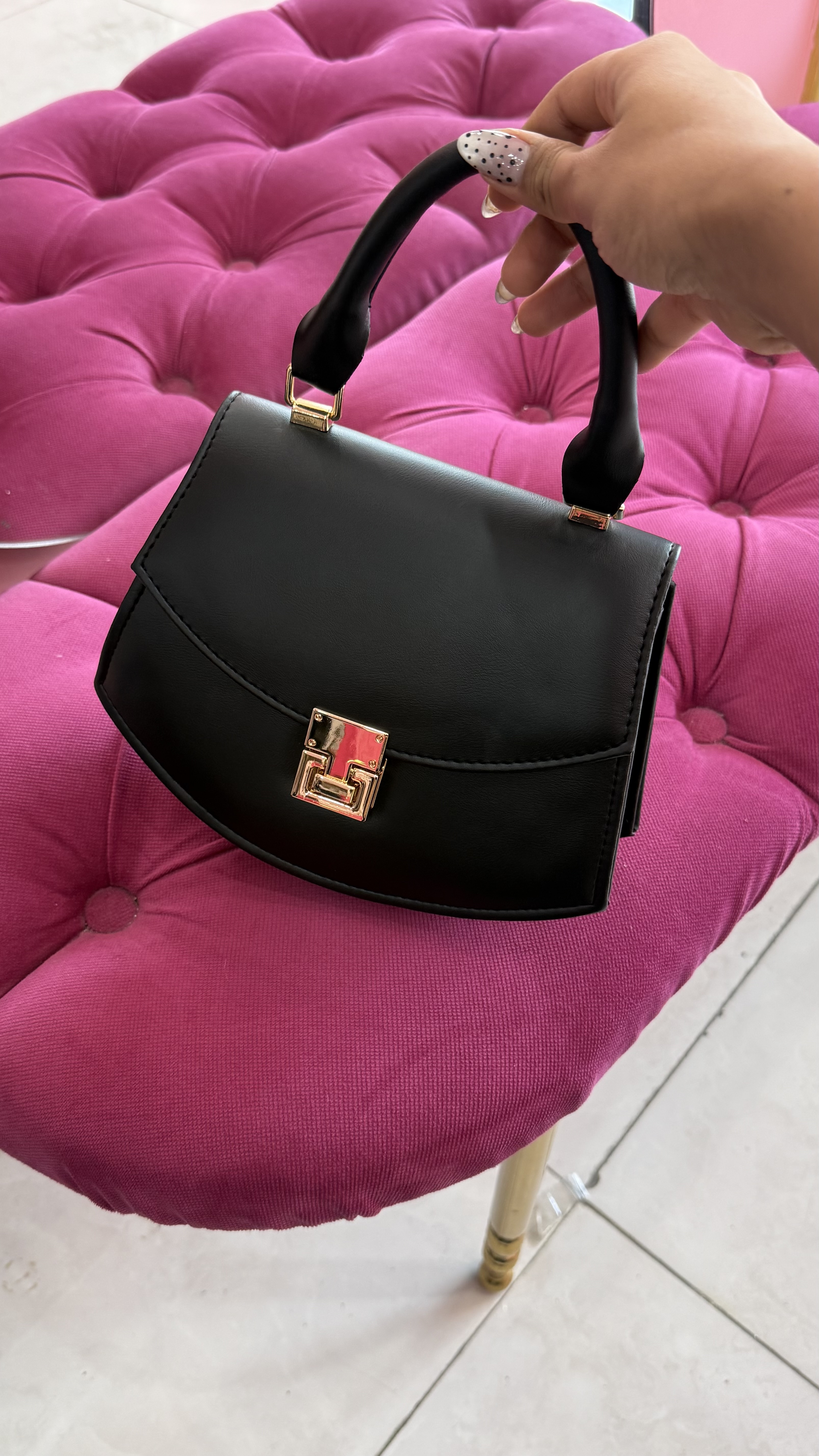 کیف زنانه چرمی مشکی قفلدار کلاسیک – کد 332