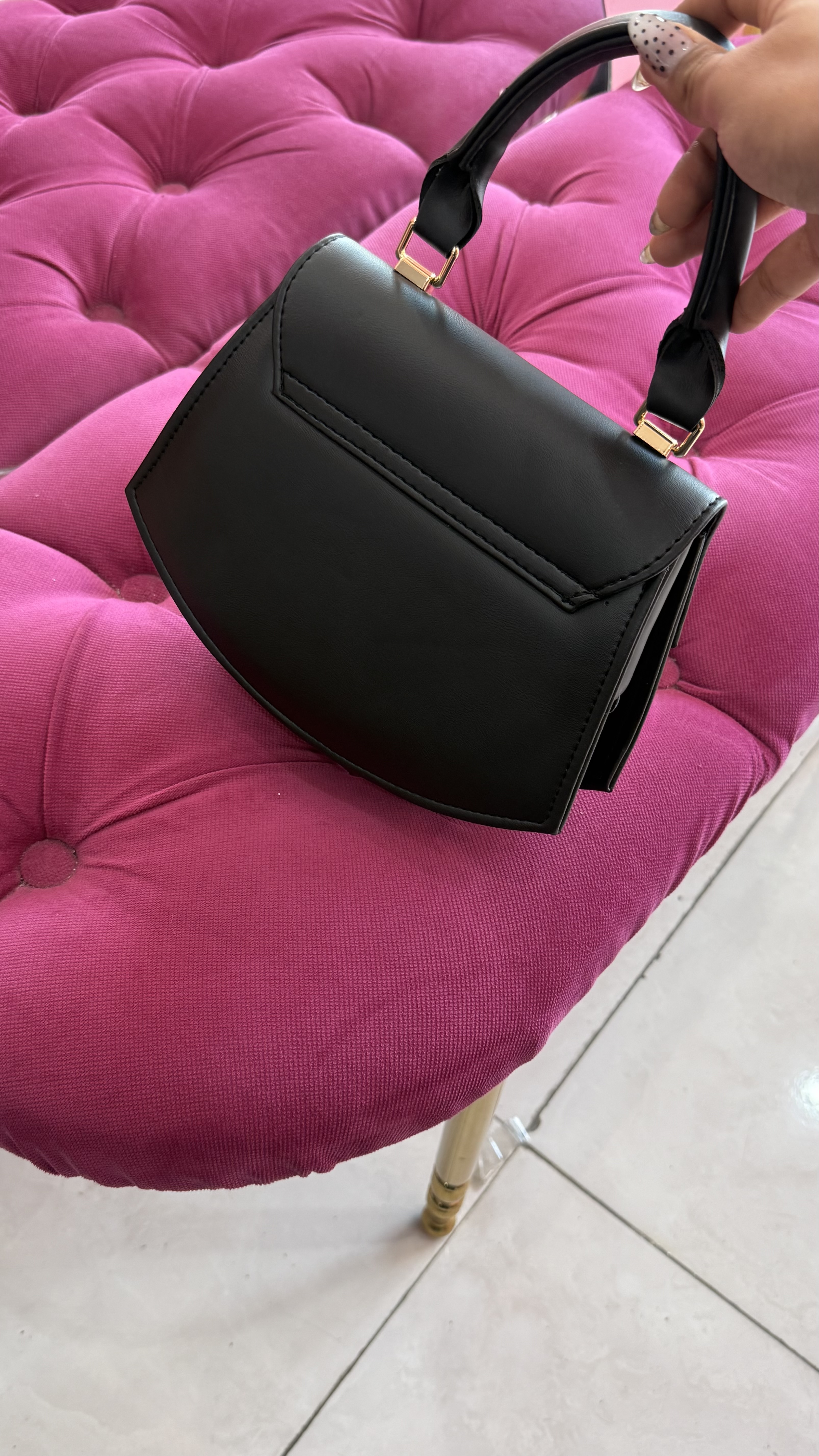 کیف زنانه چرمی مشکی قفلدار کلاسیک – کد 332