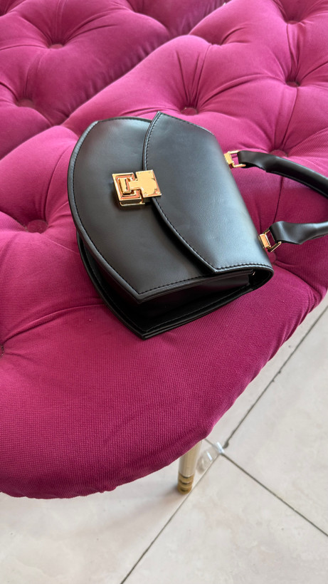 کیف زنانه چرمی مشکی قفلدار کلاسیک – کد 332