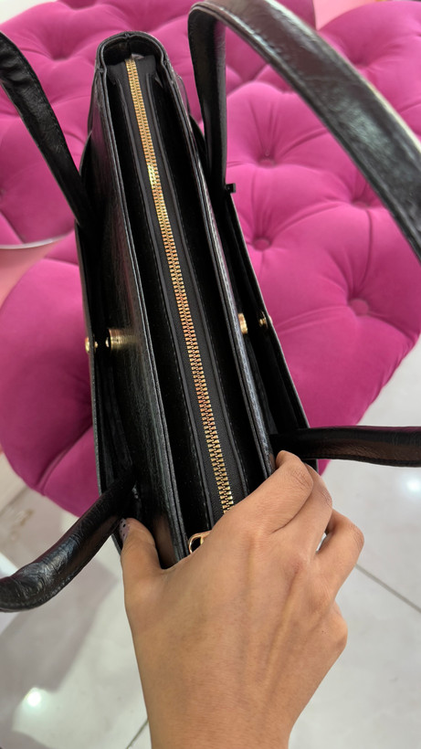 کیف زنانه چرمی مشکی دستهدار کلاسیک – کد 302