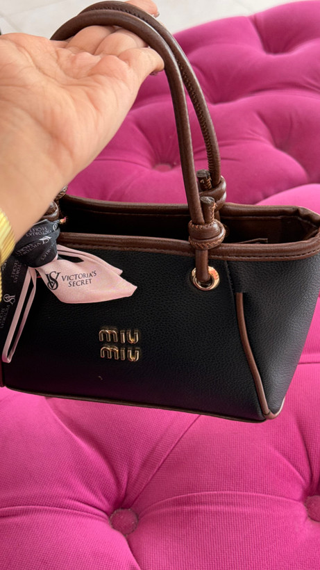 کیف زنانه مشکی برند MIU MIU با دسته قهوهای و شال تزئینی – کد 346