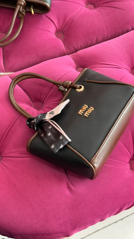کیف زنانه مشکی برند MIU MIU با دسته قهوهای و شال تزئینی – کد 346