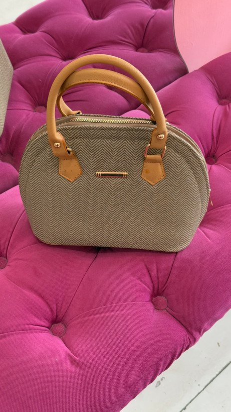 کیف زنانه طوسی طرح هریبون با دسته چرمی عسلی – کد 358