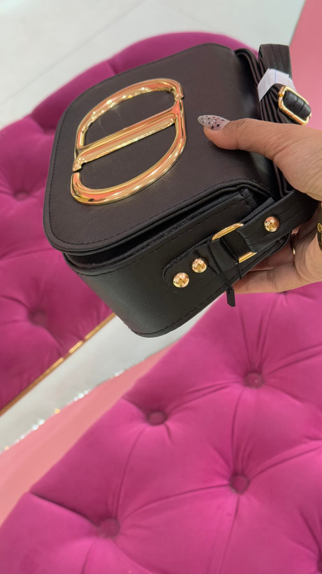 کیف چرمی مشکی زنانه با لوگوی طلایی CD – مدل لاکچری کد 351