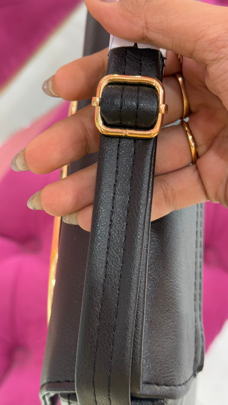 کیف چرمی مشکی زنانه با لوگوی طلایی CD – مدل لاکچری کد 351