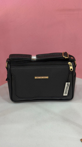 کیف دوشی زنانه چرمی مشکی برند CHARLES & KEITH مدل ۳۵۴