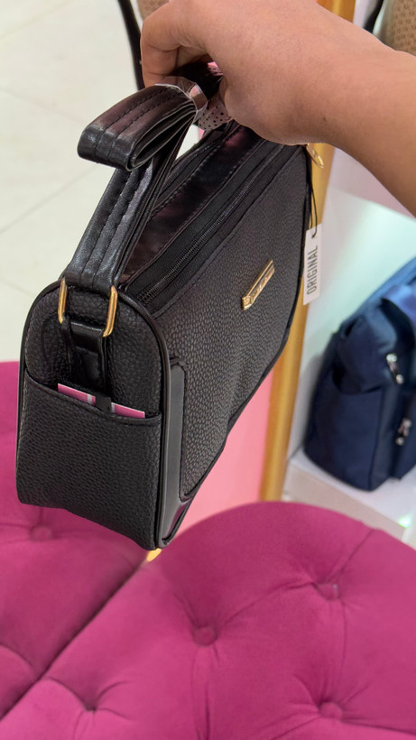 کیف دوشی زنانه چرمی مشکی برند CHARLES & KEITH مدل ۳۵۴