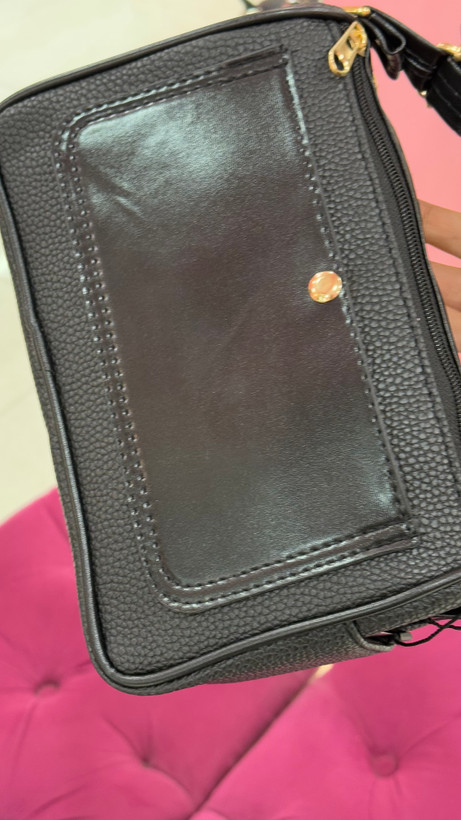 کیف دوشی زنانه چرمی مشکی برند CHARLES & KEITH مدل ۳۵۴
