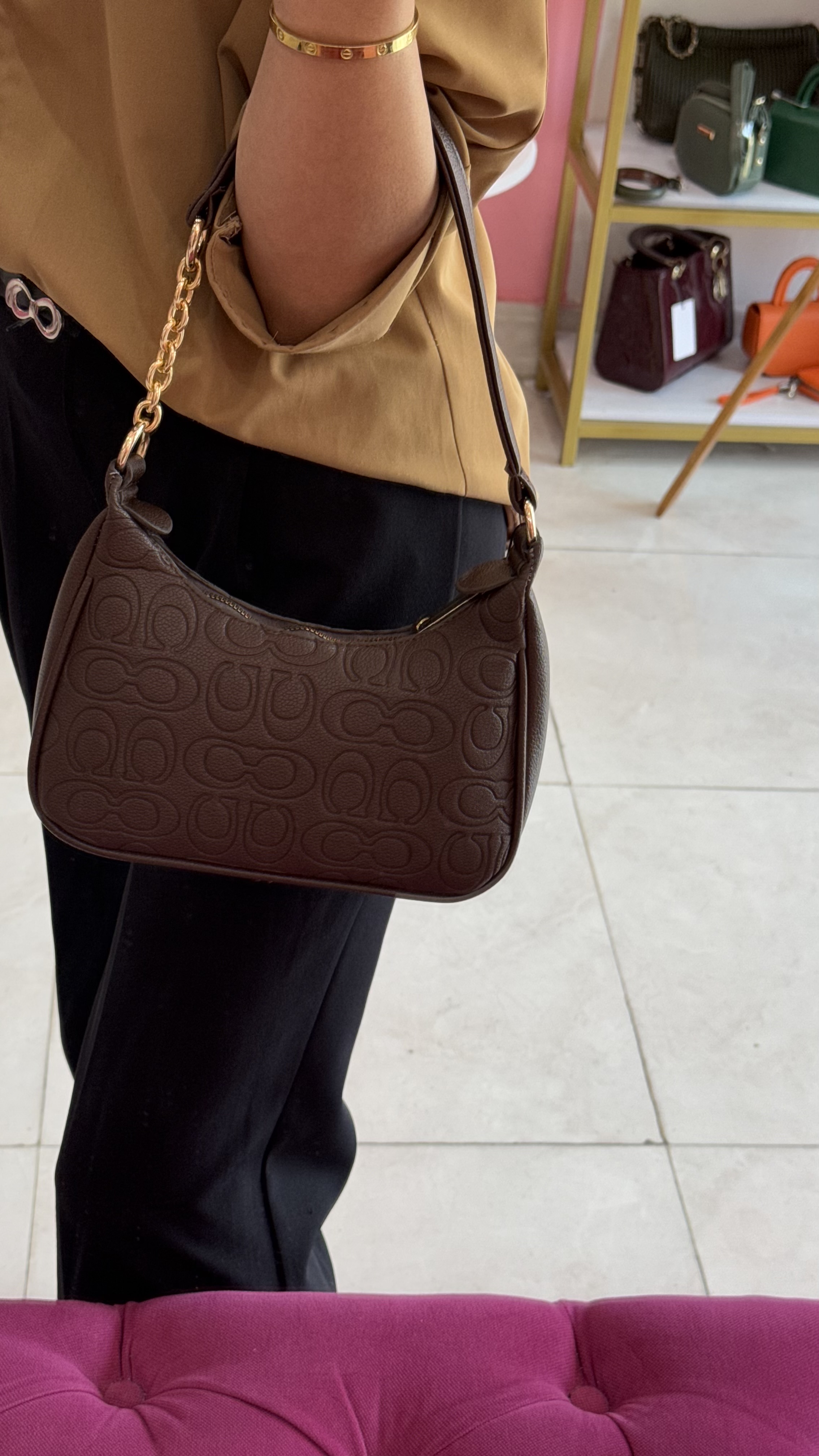 کیف دوشی قهوهای طرح COACH با بند زنجیری – کد 410