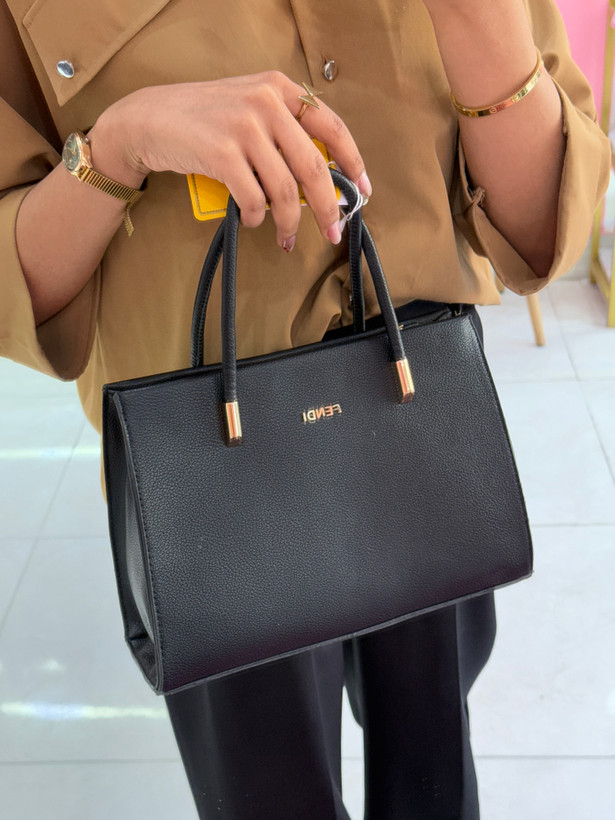کیف دستی مشکی لاکچری FENDI با دستههای طلایی – کد 424