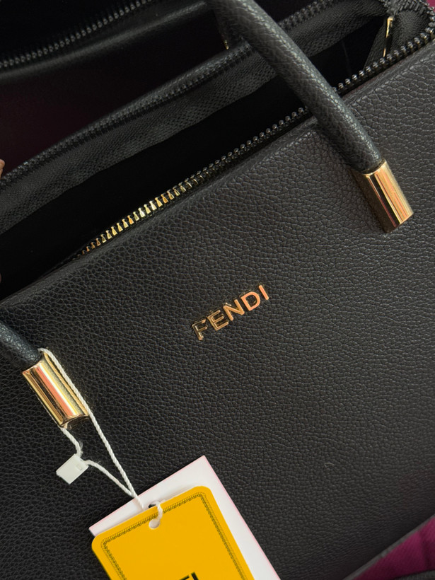 کیف دستی مشکی لاکچری FENDI با دستههای طلایی – کد 424