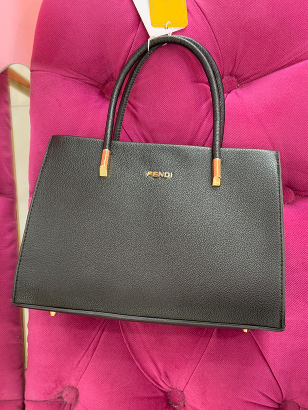 کیف دستی مشکی لاکچری FENDI با دستههای طلایی – کد 424