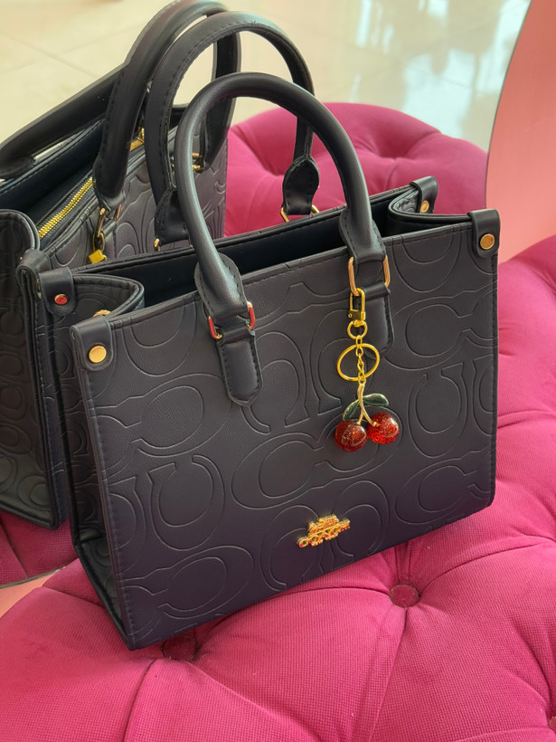 کیف دستی مشکی طرح COACH با آویز گیلاس – کد 440