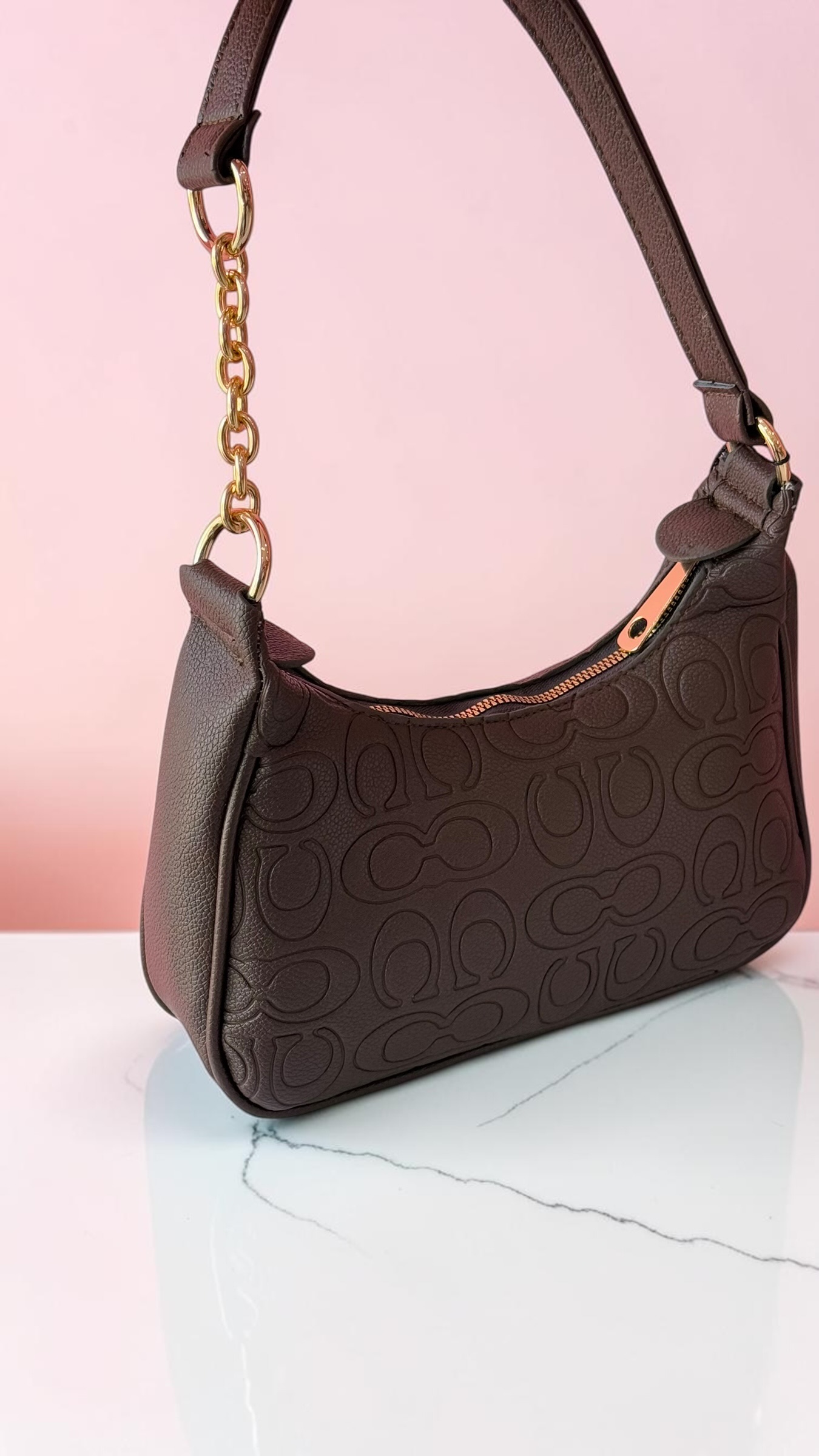 کیف دوشی قهوه‌ای طرح COACH با بند زنجیری – کد 410