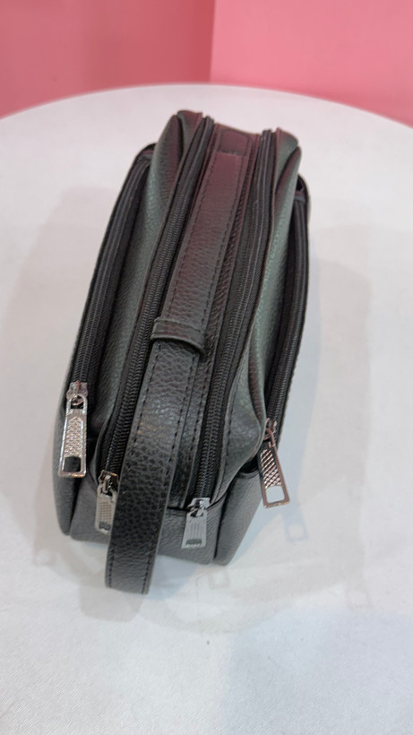 کیف دستی مردانه چرمی مشکی برند Armani Exchange_کد ۱