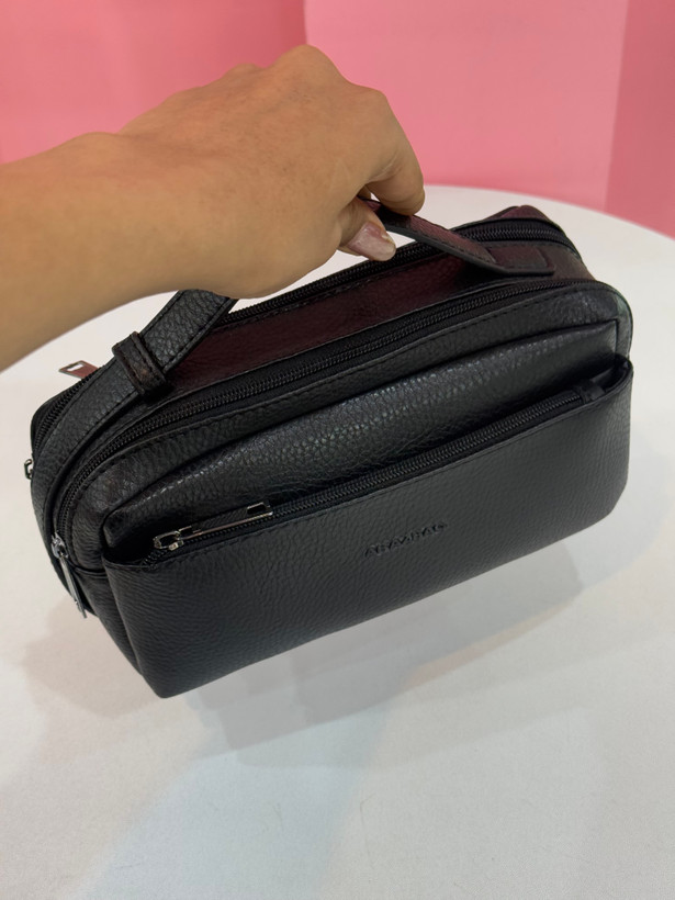 کیف دستی مردانه چرمی مشکی برند Armani Exchange_کد ۱