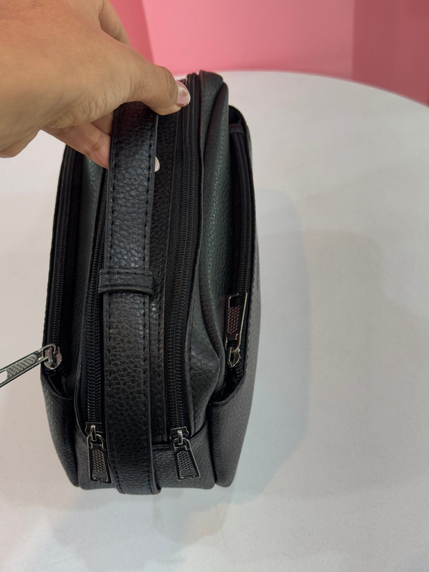 کیف دستی مردانه چرمی مشکی برند Armani Exchange_کد ۱