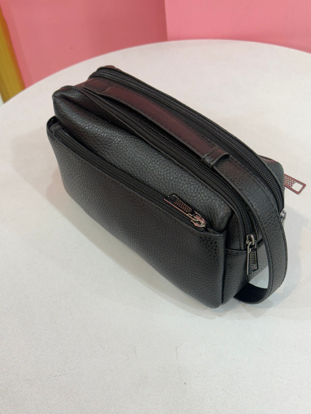 کیف دستی مردانه چرمی مشکی برند Armani Exchange_کد ۱