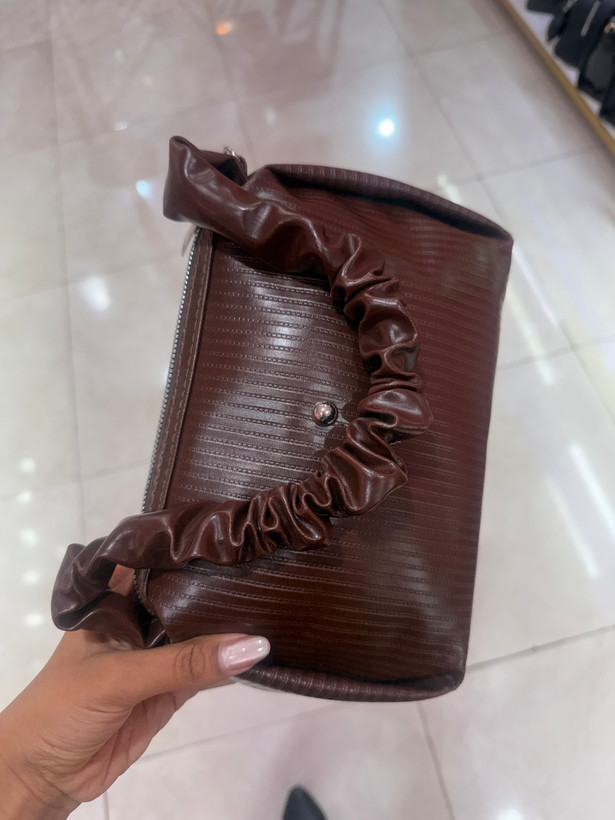 کیف دستی زنانه چرمی مشکی با طرح پوست ماری و دسته چیندار مدل ۷