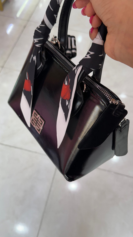 کیف دستی زنانه چرمی براق برند Givenchy با روبان مشکی و سفید کد ۵۱۶