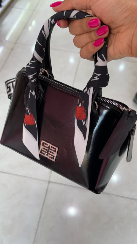 کیف دستی زنانه چرمی براق برند Givenchy با روبان مشکی و سفید کد ۵۱۶