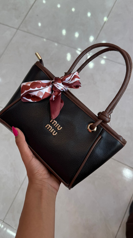 کیف دستی زنانه چرمی مشکی برند Miu Miu با روبان تزئینی کد ۵۱۰