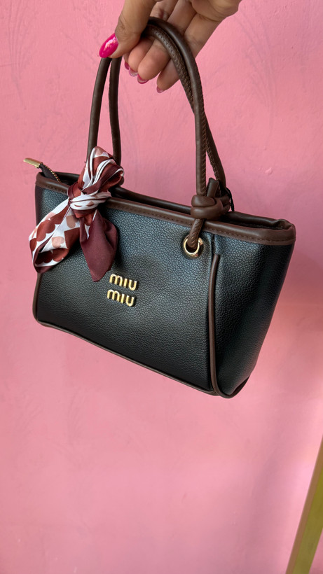 کیف دستی زنانه چرمی مشکی برند Miu Miu با روبان تزئینی کد ۵۱۰