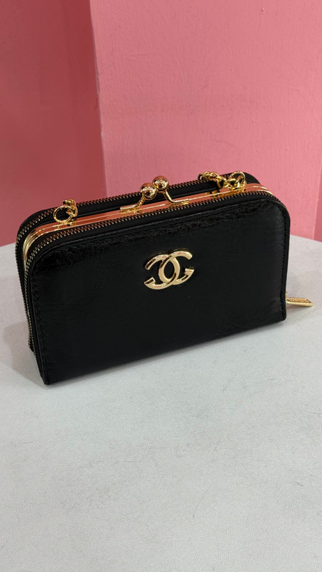 کیف زنانه چرمی مشکی برند Chanel با زیپ طلایی کد ۵۱۵