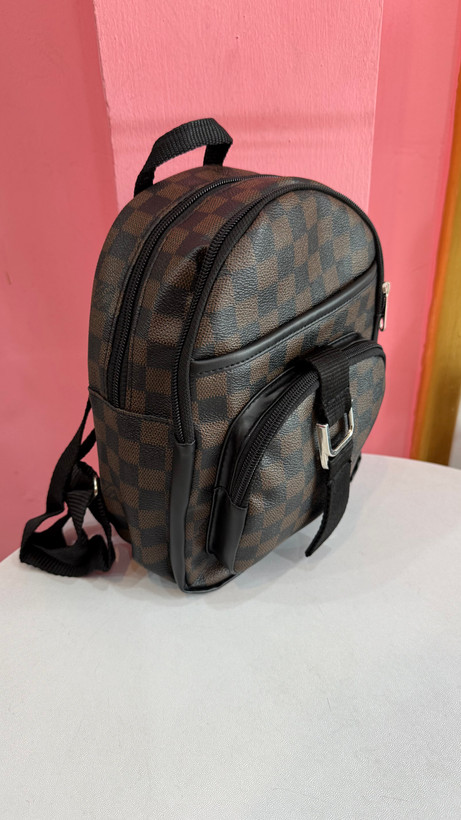 کولهپشتی زنانه طرح برند Louis Vuitton رنگ قهوهای با طراحی چندجیب کد ۵۷۶