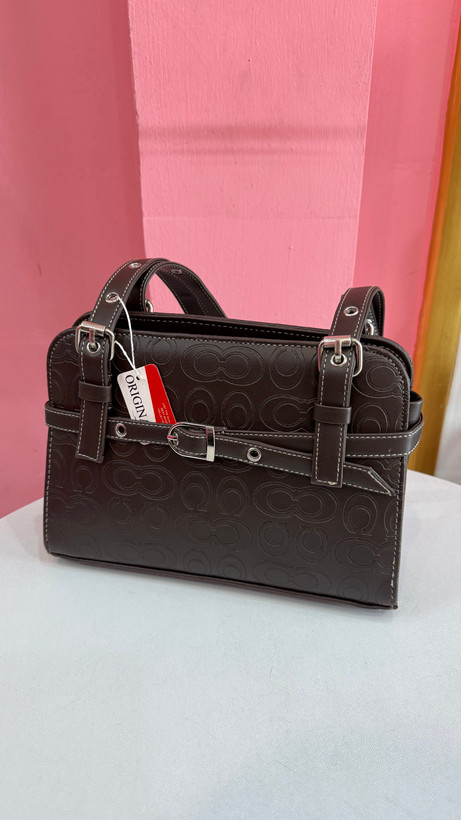 کیف زنانه چرمی – مدل Coach قهوهای (کد ۶۰۵)