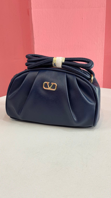 کیف دستی زنانه چرمی برند Valentino رنگ سرمهای با طراحی چیندار لوکس کد ۵۹۸