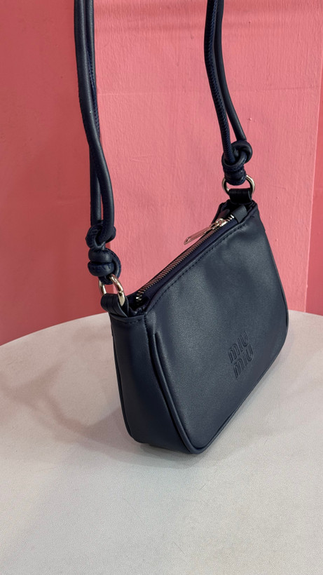 کیف دستی زنانه چرمی برند Miu Miu رنگ سرمهای با طراحی خاص کد ۵۷۵