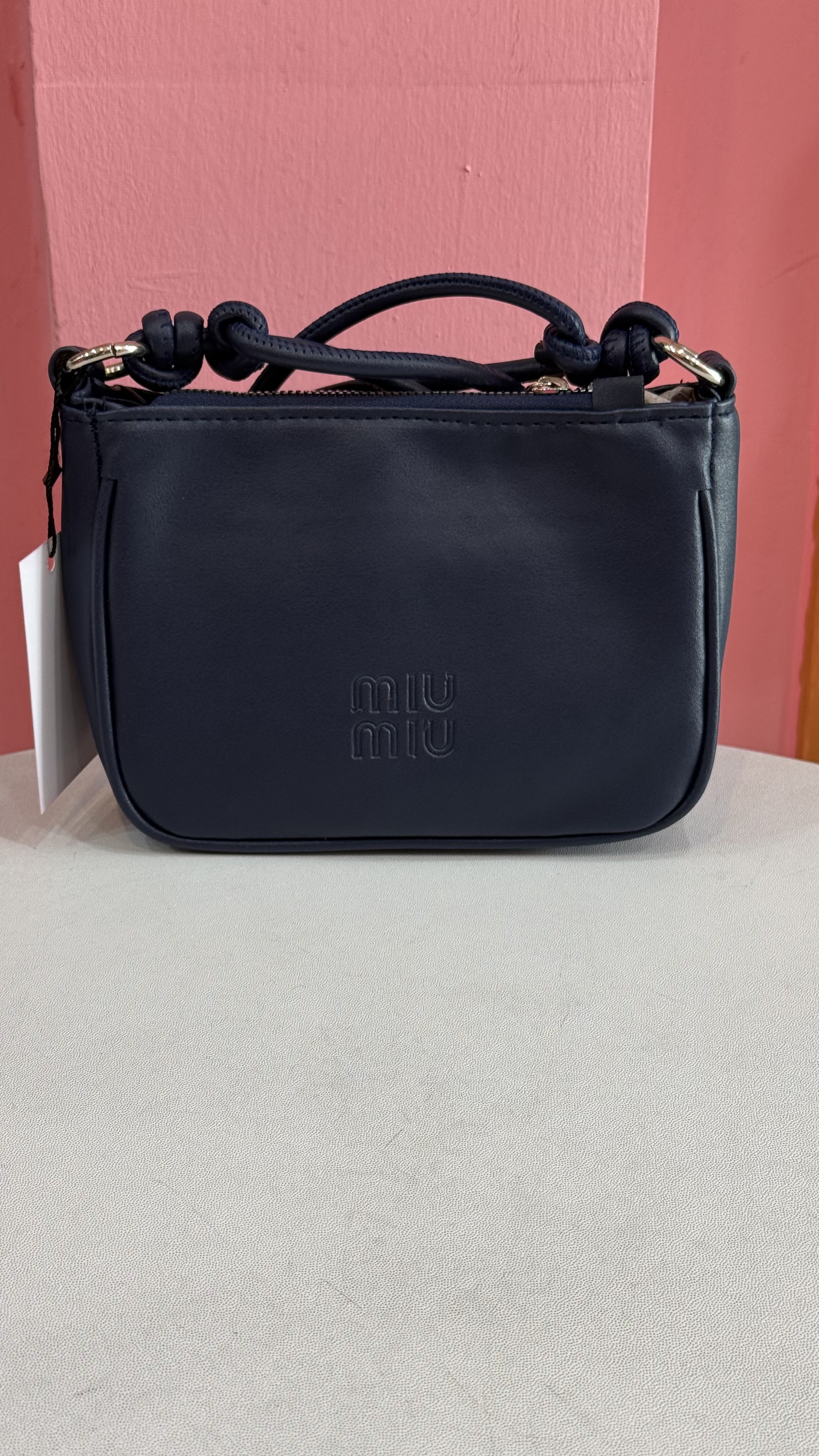 کیف دستی زنانه چرمی برند Miu Miu رنگ سرمه‌ای با طراحی خاص کد ۵۷۵