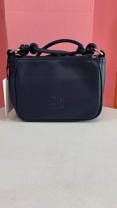 کیف دستی زنانه چرمی برند Miu Miu رنگ سرمهای با طراحی خاص کد ۵۷۵