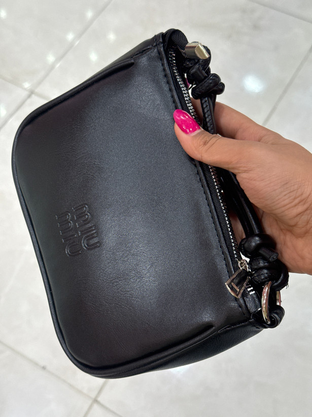 کیف دستی زنانه چرمی برند Miu Miu رنگ سرمهای با طراحی خاص کد ۵۷۵