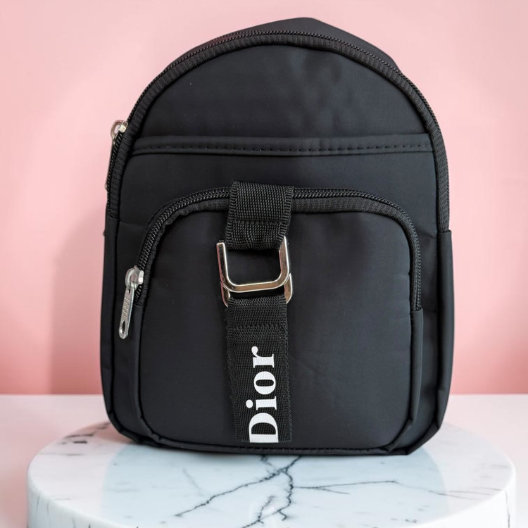کولهپشتی زنانه برند Dior رنگ مشکی با طراحی چندجیب کاربردی کد ۵۶۵