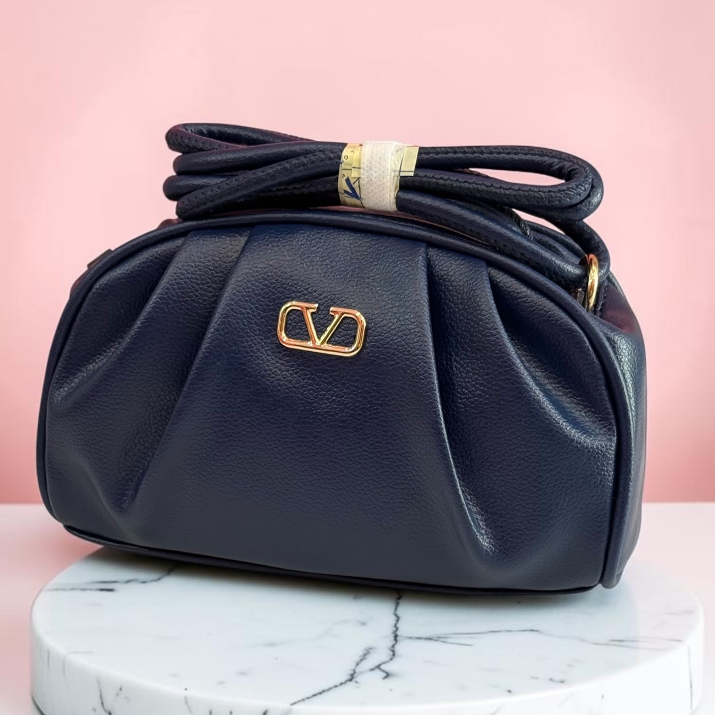 کیف دستی زنانه چرمی برند Valentino رنگ سرمه‌ای با طراحی چین‌دار لوکس کد ۵۹۸