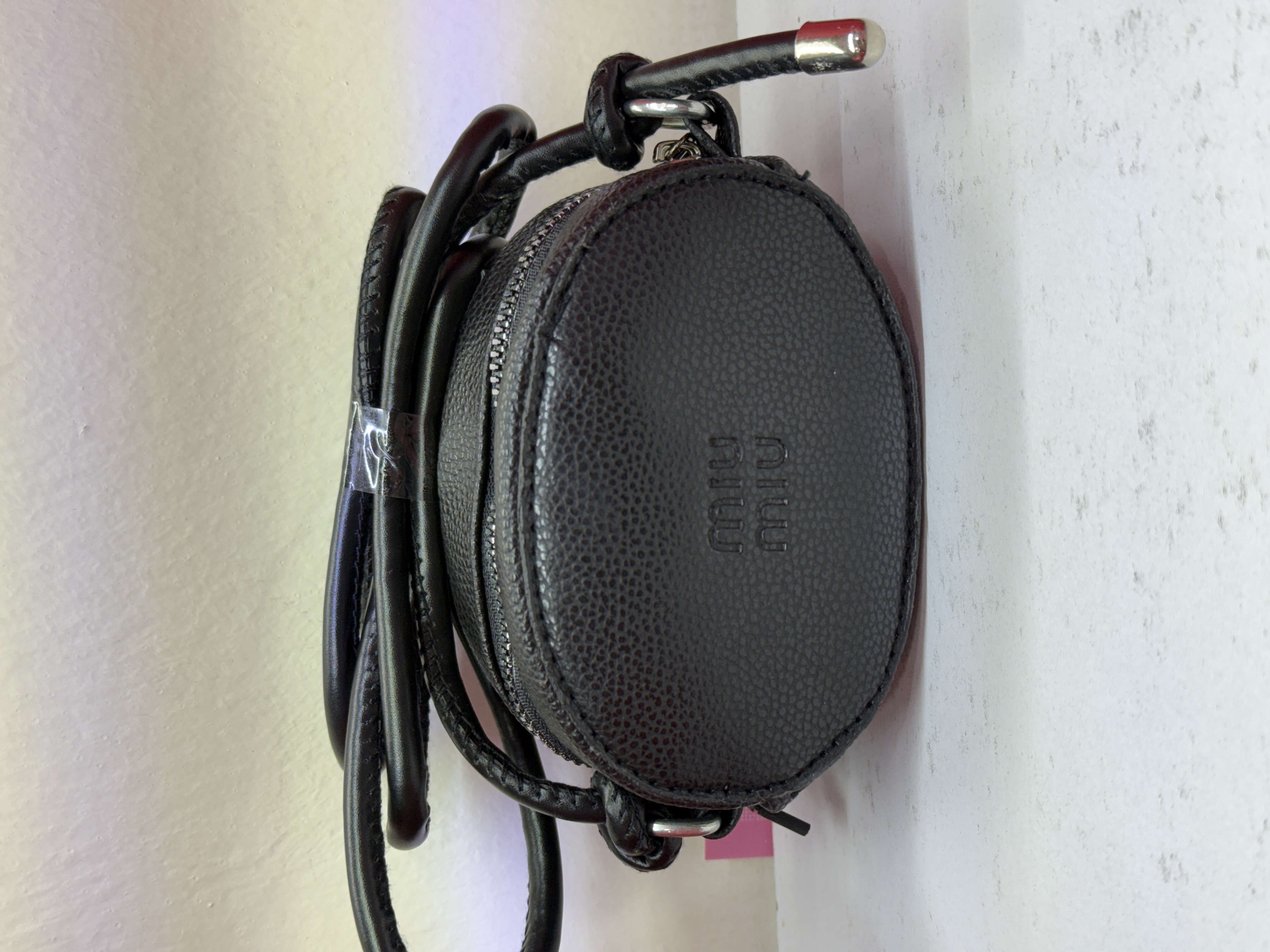 کیف چرمی اسپرت مشکی – مدل بیضی MIU MIU (کد ۶۳۵)
