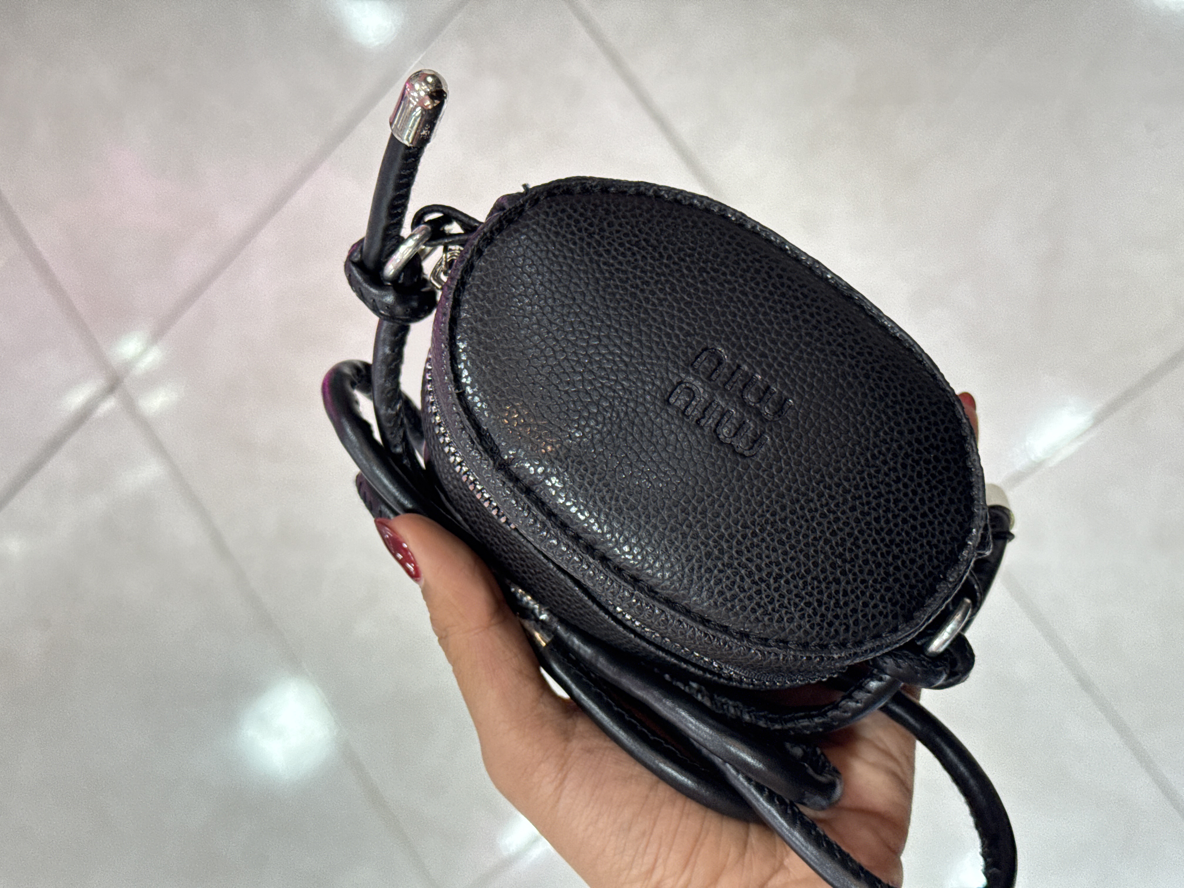 کیف چرمی اسپرت مشکی – مدل بیضی MIU MIU (کد ۶۳۵)