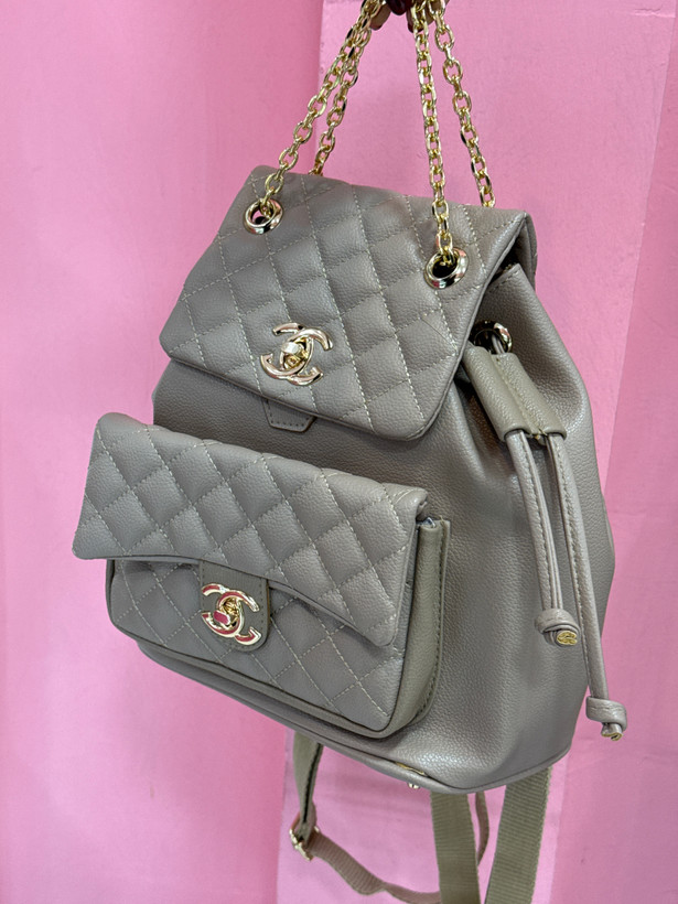 کولهپشتی چرمی مشکی برند Chanel با زنجیر طلایی و طراحی لوکس کد 666