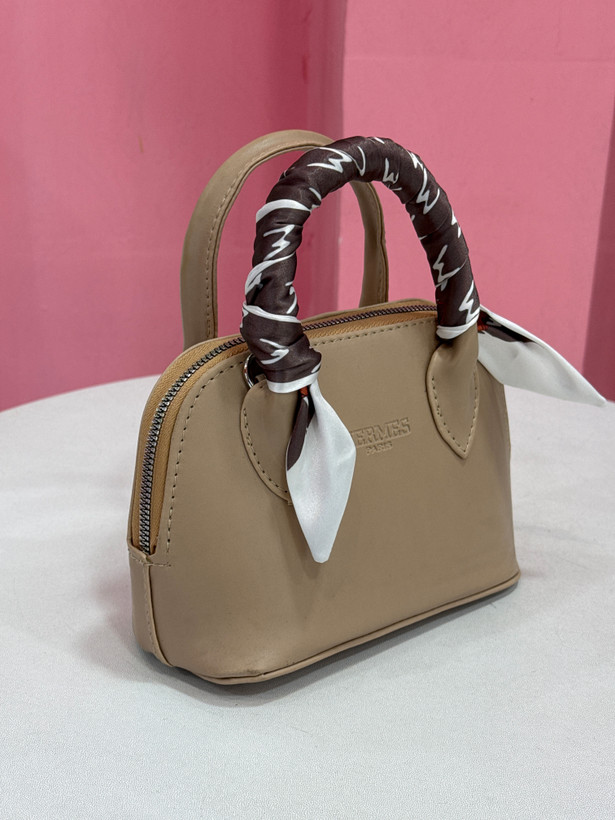 کیف زنانه چرمی – مدل کرمی دستهشالدار (کد ۵۳۵)